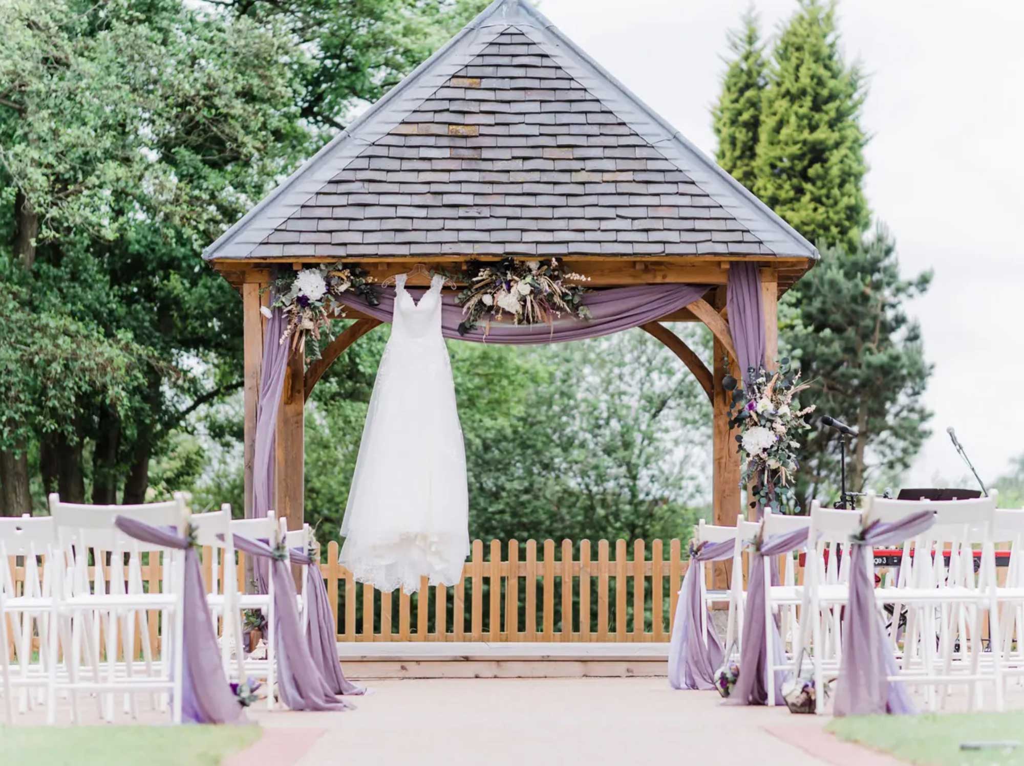 Outdoor Wedding Venue - Hanbury Barns